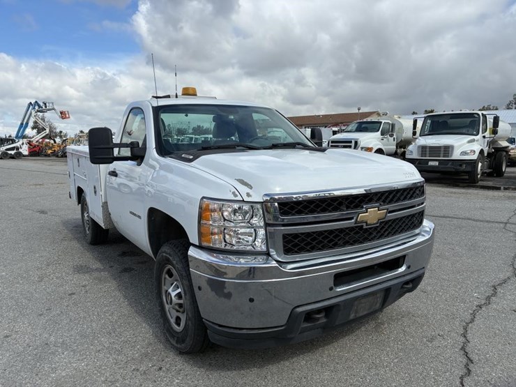 2011-chevrolet-2500hd-image-2