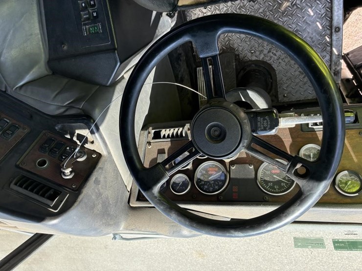 2009-peterbilt-320-image-12