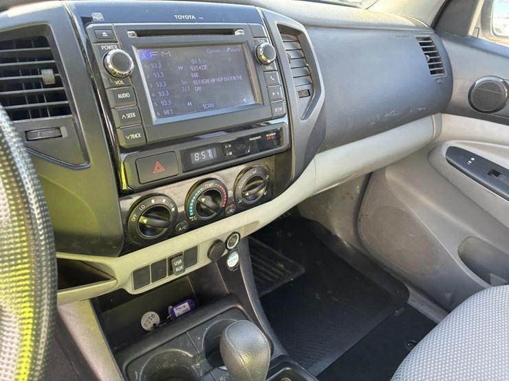 2013-toyota-tacoma-image-18