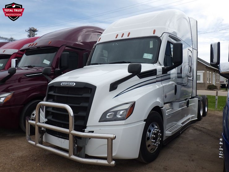2022-freightliner-cascadia-126-image-1
