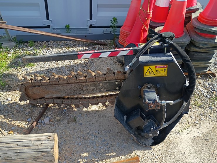2017-ditch-witch-r300-image-59