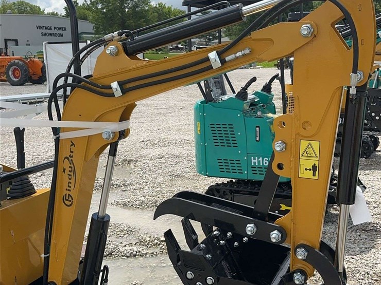 cfg-industrial-h13r-mini-excavator-image-13