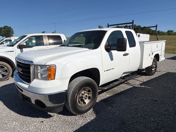 2009-gmc-3500hd-image-1