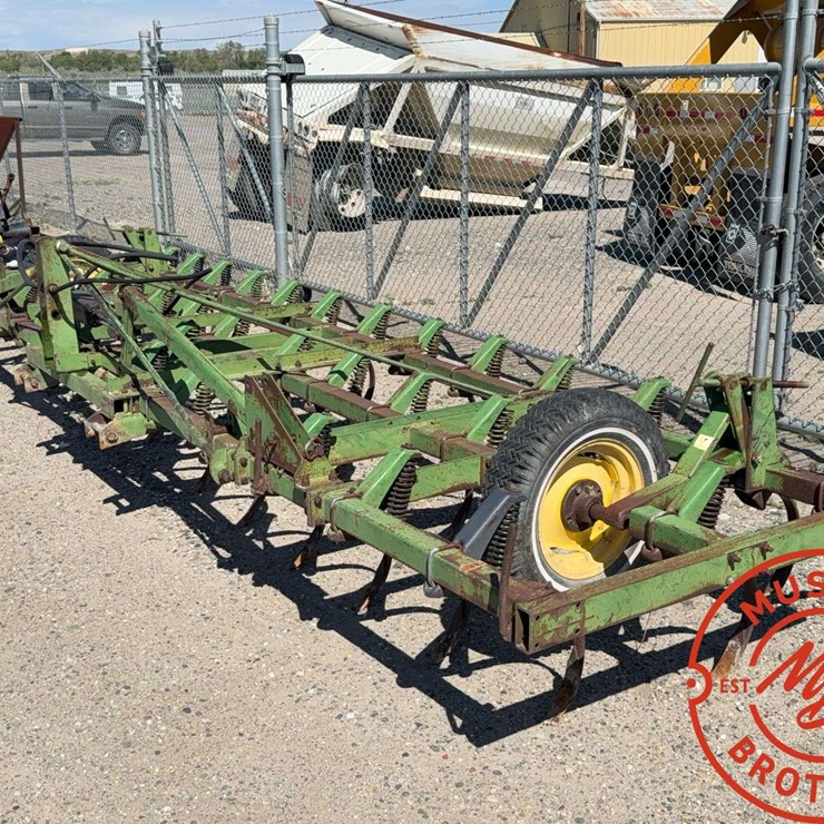 JOHN DEERE 1100