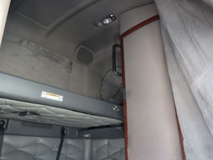 2014-freightliner-cascadia-125-evolution-image-6