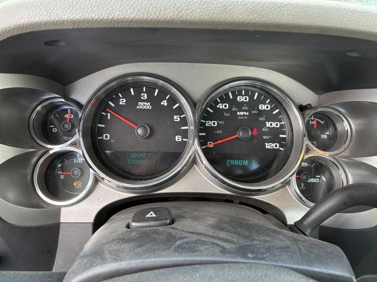 2011-chevrolet-2500hd-image-16