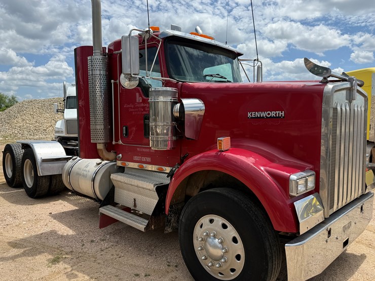 2003-kenworth-w900-image-3