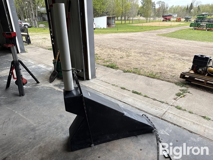 talc-usa-seed-catcher-cleanout-chute-image-2