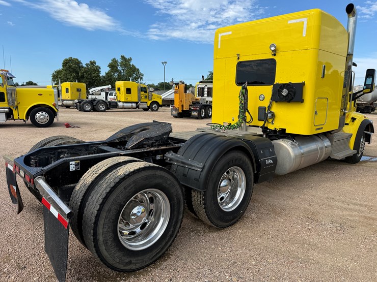 2018-peterbilt-567-image-5