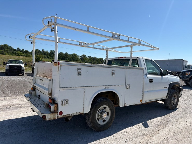 2005-chevrolet-2500hd-image-4