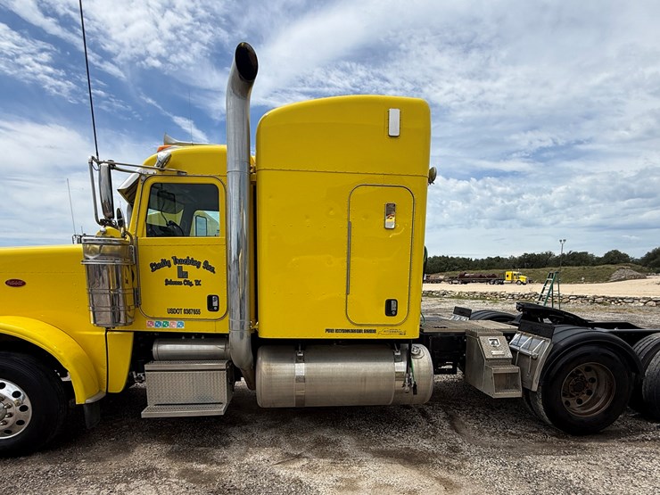 2014-peterbilt-389-image-8