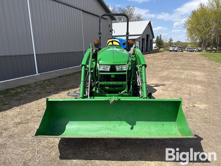 2015-john-deere-3046r-image-2