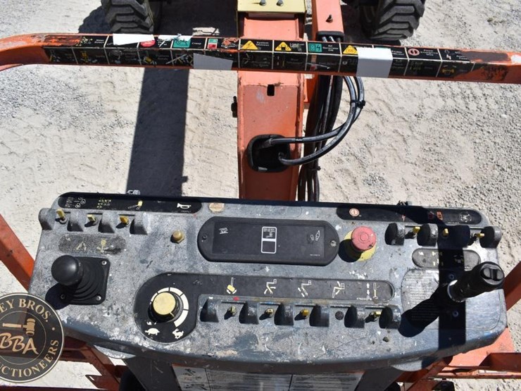 2014-jlg-600a-image-25