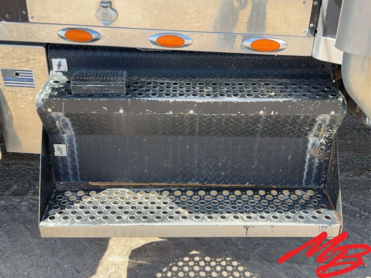 2005-kenworth-w900-image-12