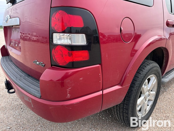 2010-ford-explorer-xlt-image-11