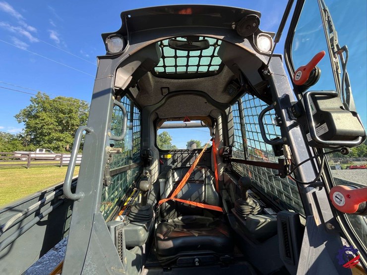 2020-deere-331g-image-38