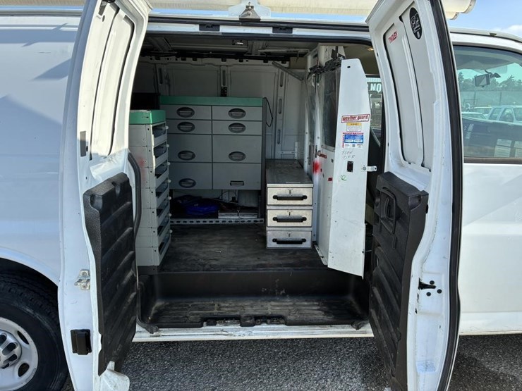2014-chevrolet-express-3500-image-11