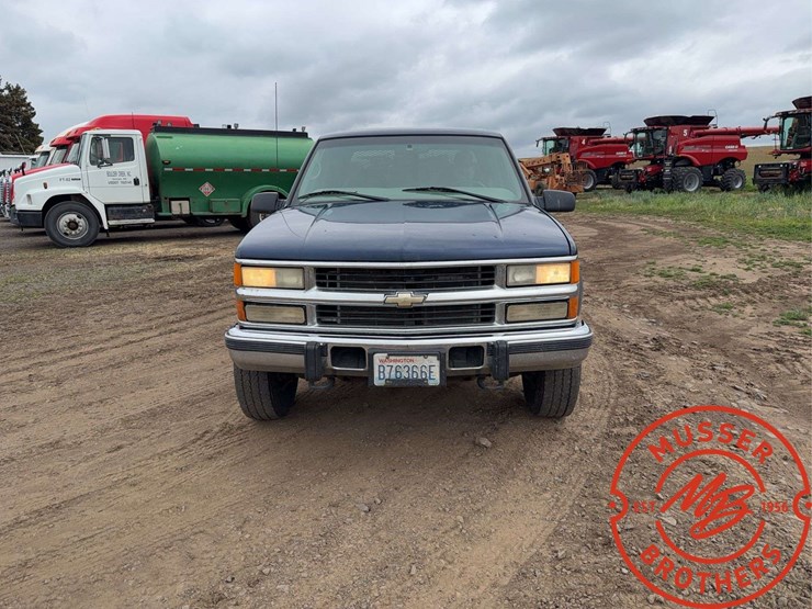 2000-chevrolet-k3500-image-2