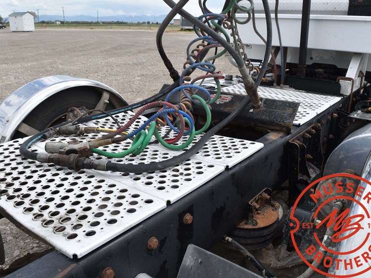 2016-kenworth-t880-image-48