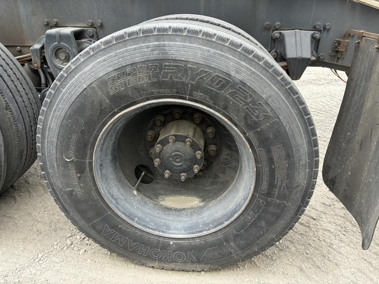 2002-freightliner-fl80-image-5