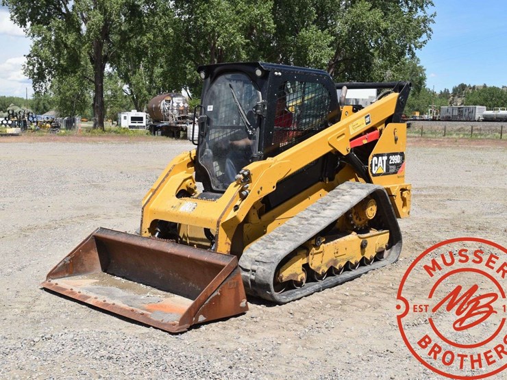 2016-caterpillar-d2-image-1