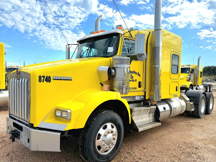 2014-kenworth-t800-image-1