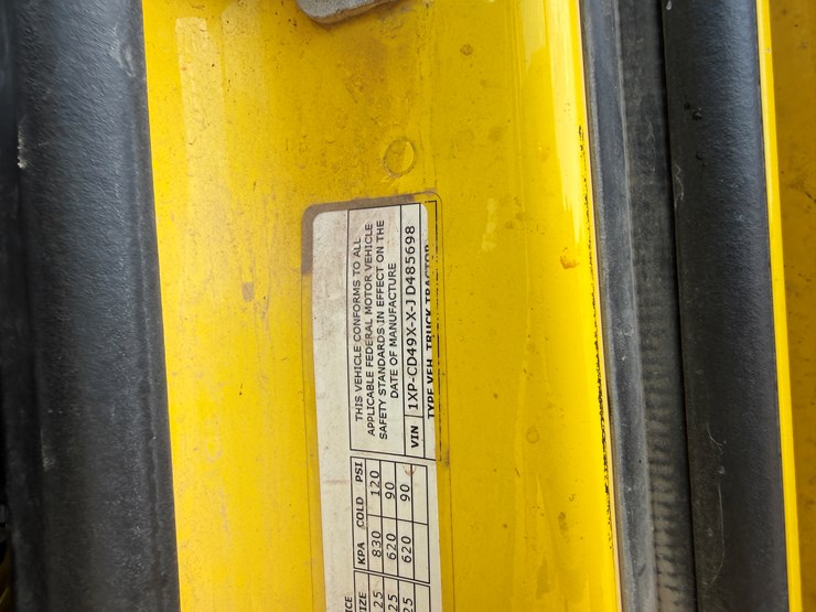 2018-peterbilt-567-image-19