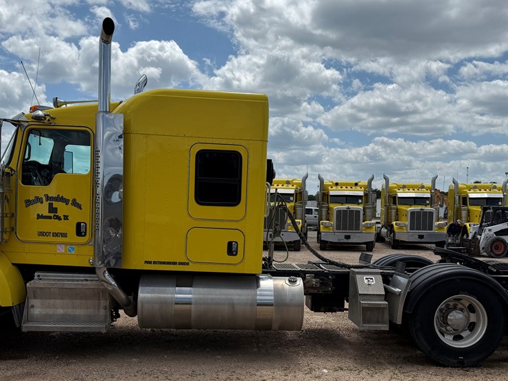 2016-kenworth-t800-image-8