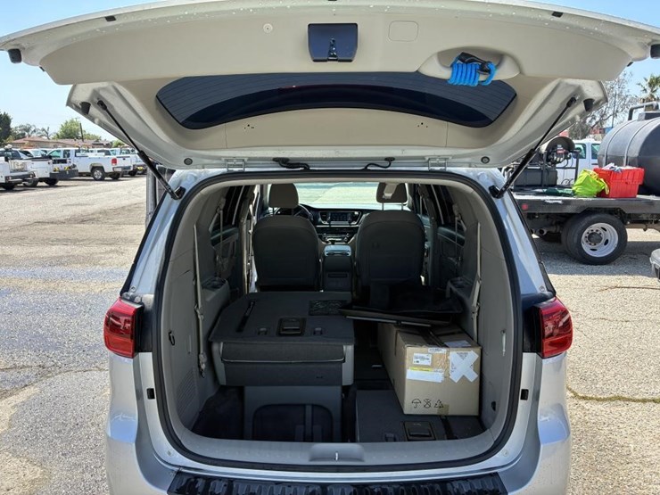 2021-kia-sedona-image-11