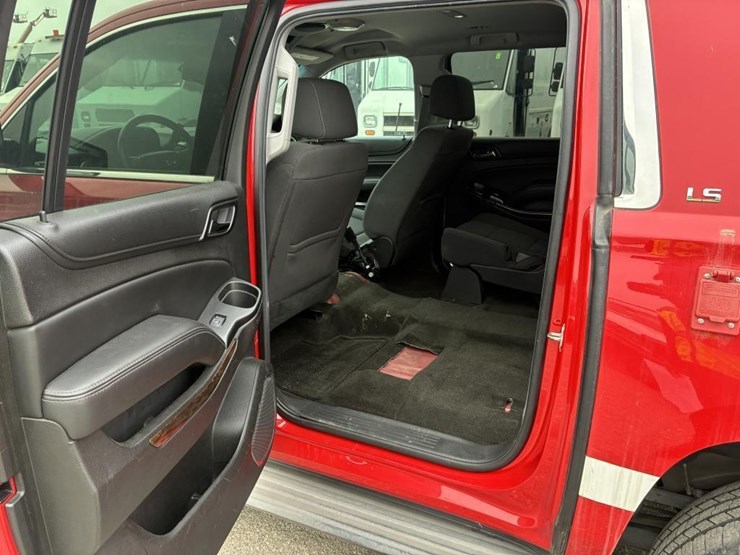 2016-chevrolet-suburban-image-11