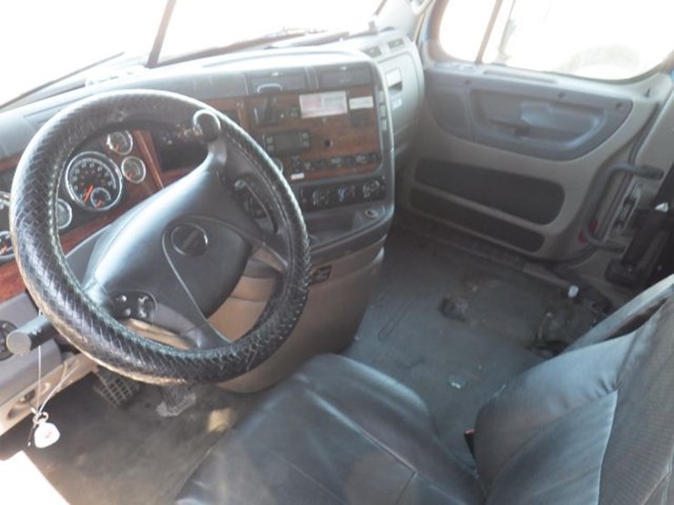 2014-freightliner-cascadia-125-evolution-image-19