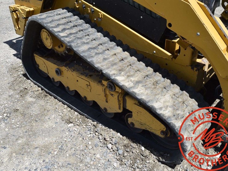2017-caterpillar-d2-image-22
