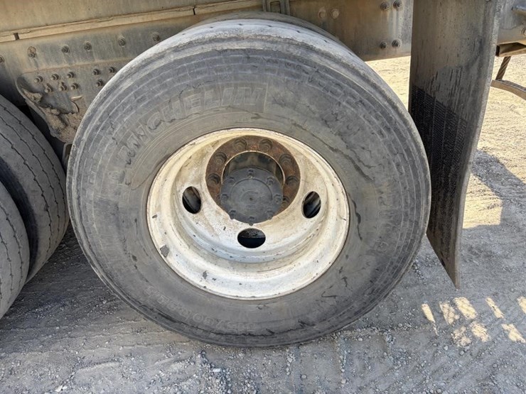 2012-freightliner-114sd-image-5