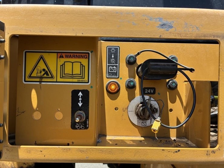 2014-caterpillar-950m-image-15