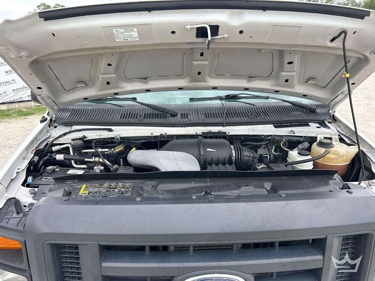 2013-ford-e-250-cargo-van-image-9
