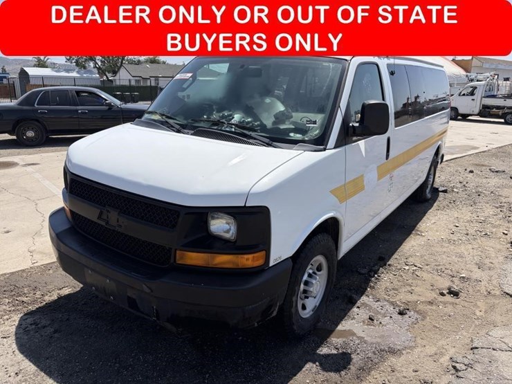 2016-chevrolet-express-3500-image-1