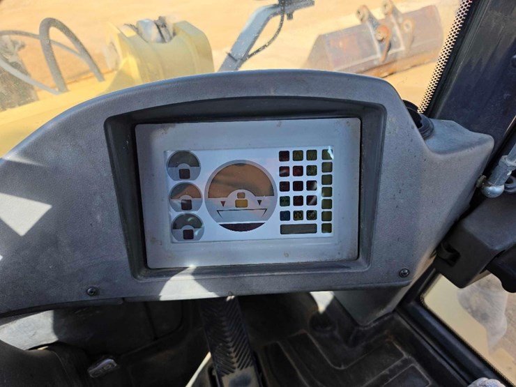 2012-deere-344j-image-17