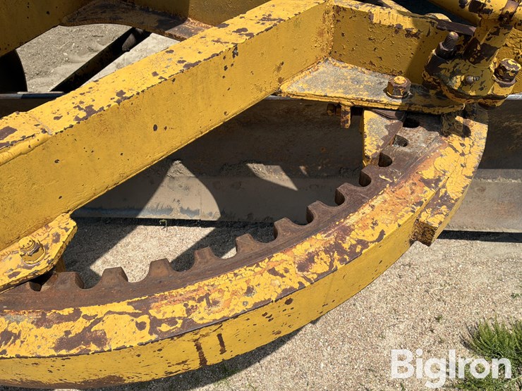 caterpillar-12-image-16