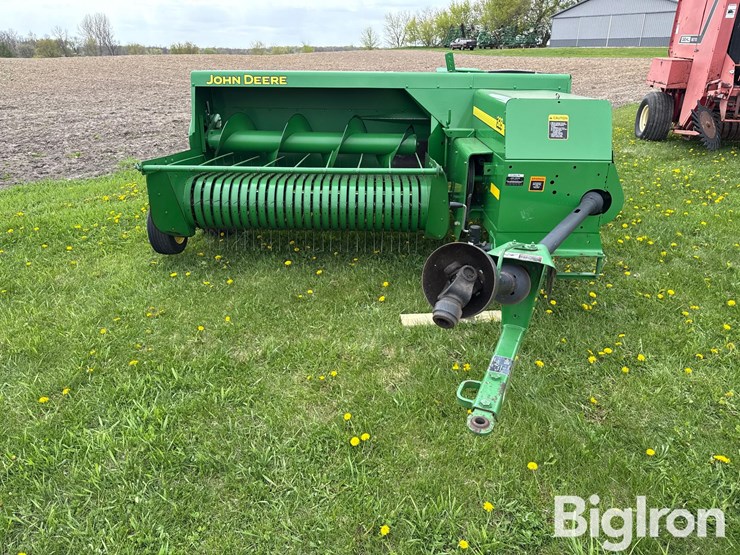 2005-john-deere-328t-small-square-baler-image-2