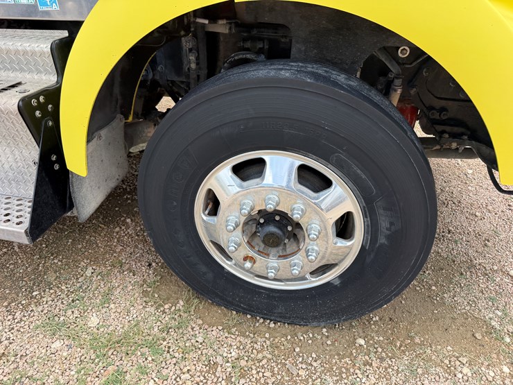 2015-kenworth-t800-image-12