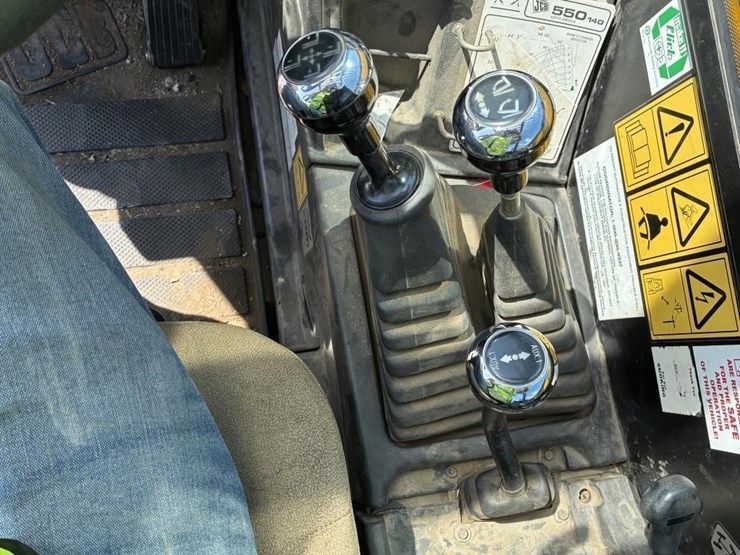 2014-jcb-550-140-image-17