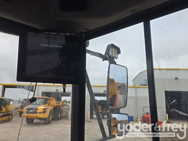 2023-volvo-a25g-image-46