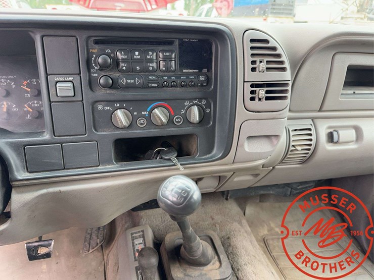 2000-chevrolet-k3500-image-26