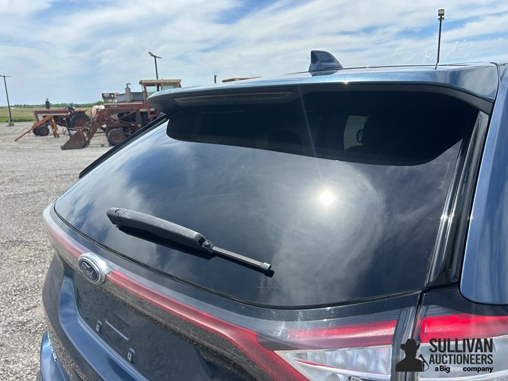 2018-ford-edge-titanium-image-12