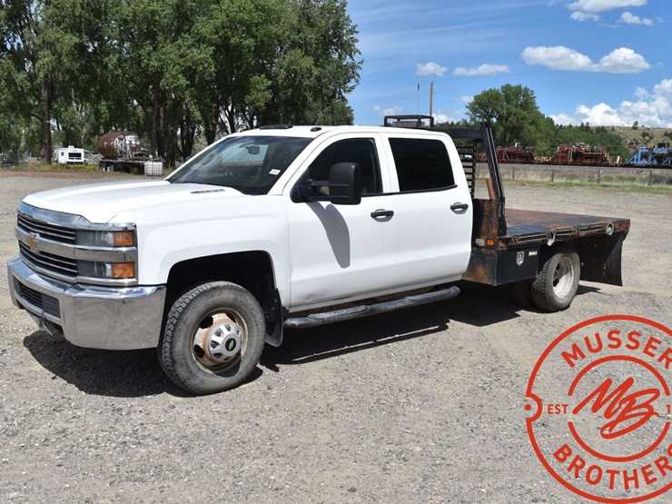 2015-chevrolet-3500-image-2
