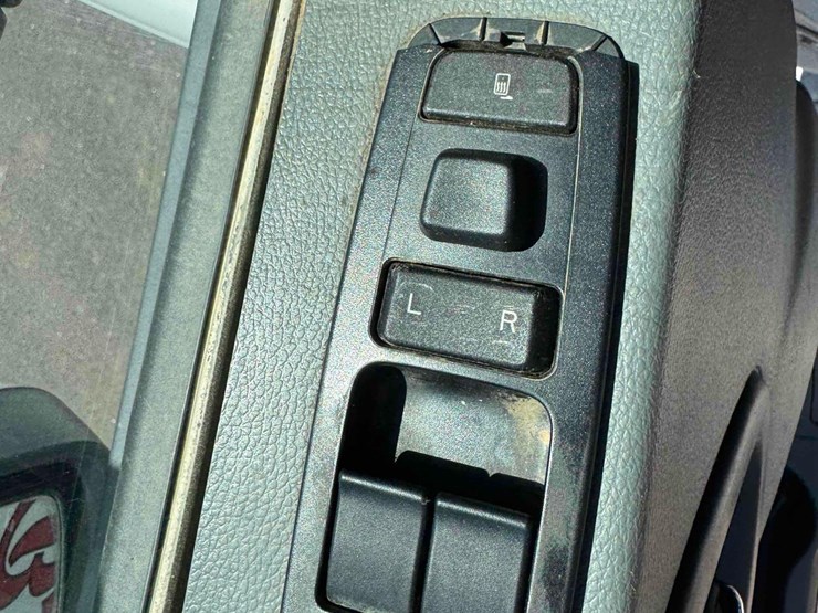 2021-kenworth-t880-image-35