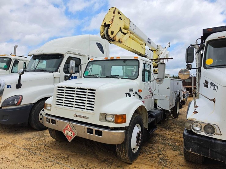 2001-international-4900-image-1