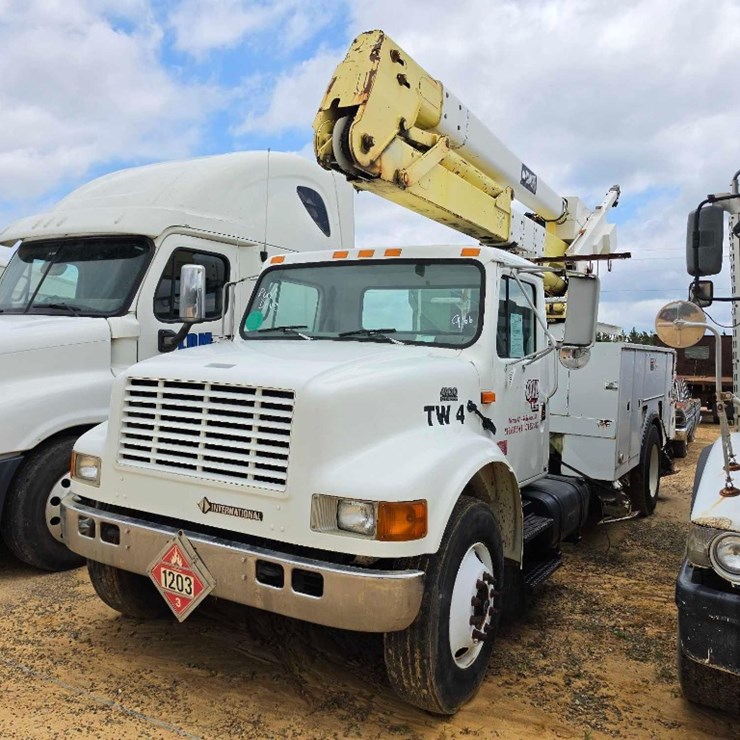 2001 INTERNATIONAL 4900