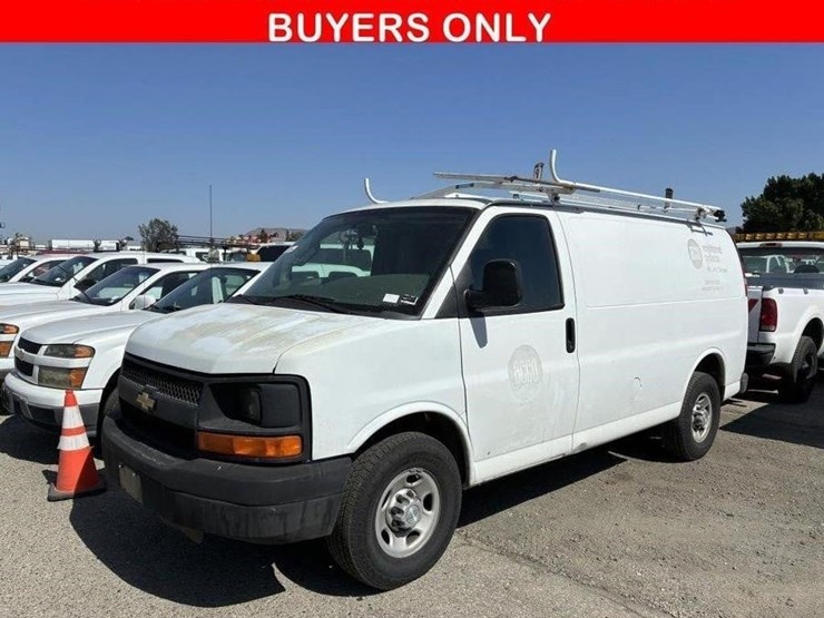 2016-chevrolet-express-2500-image-1