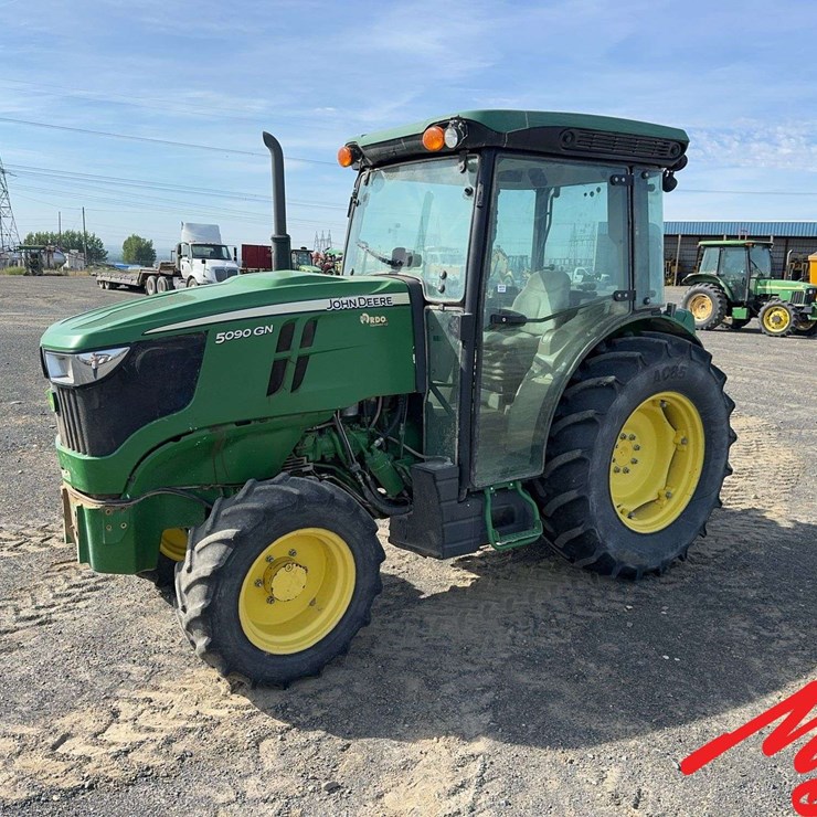 2018 JOHN DEERE 5090GN
